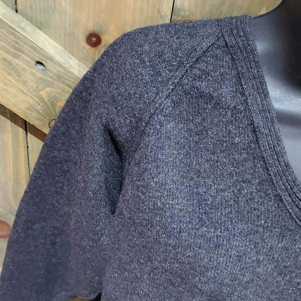 UNITED COLORS OF BENNETTON LAMBSWOOL GRAY SWEATER SIZE SMALL